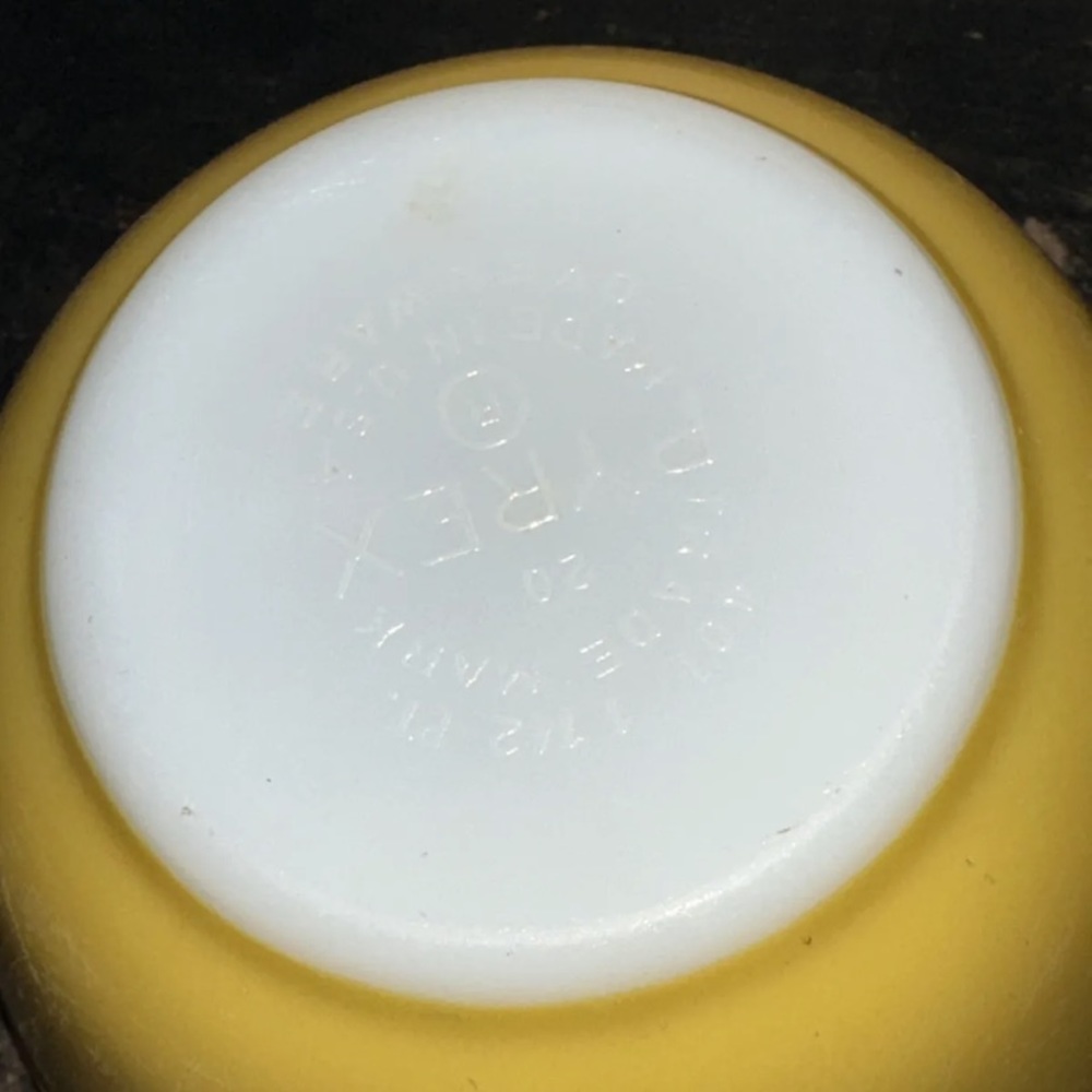 Pyrex yellow bowl - Picture 6 of 6